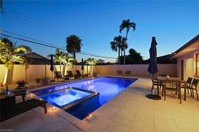 648 96th AVE N, Naples, FL 34108