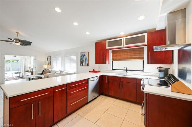 648 96th AVE N, Naples, FL 34108