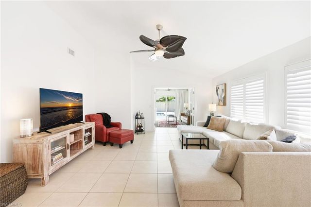 648 96th AVE N, Naples, FL 34108