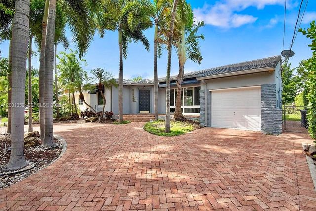 820 W 43rd Ct, Miami Beach, FL 33140