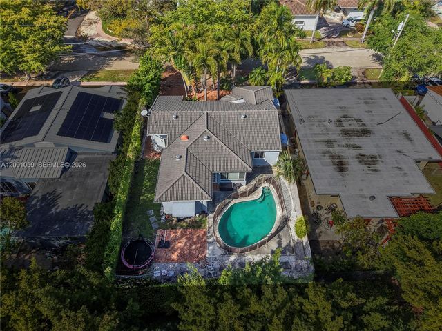 820 W 43rd Ct, Miami Beach, FL 33140