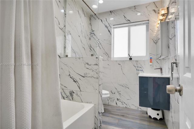 820 W 43rd Ct, Miami Beach, FL 33140