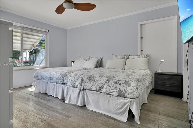 820 W 43rd Ct, Miami Beach, FL 33140