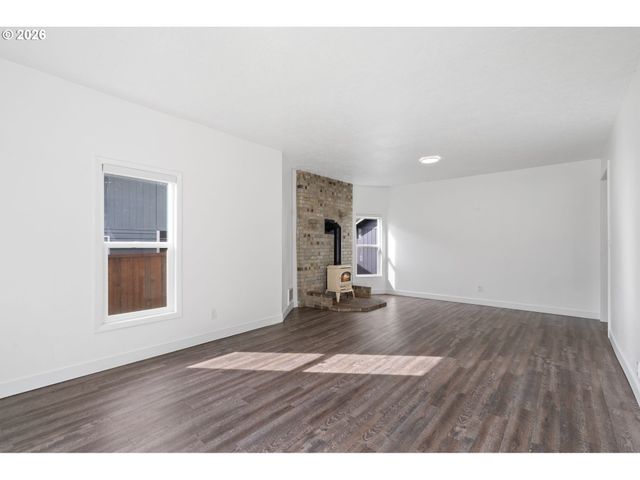 713 N MAIN Ave, Ridgefield, WA 98642