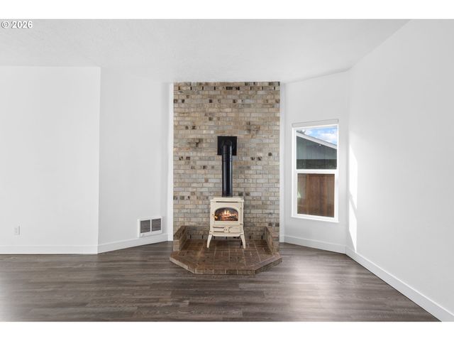 713 N MAIN Ave, Ridgefield, WA 98642