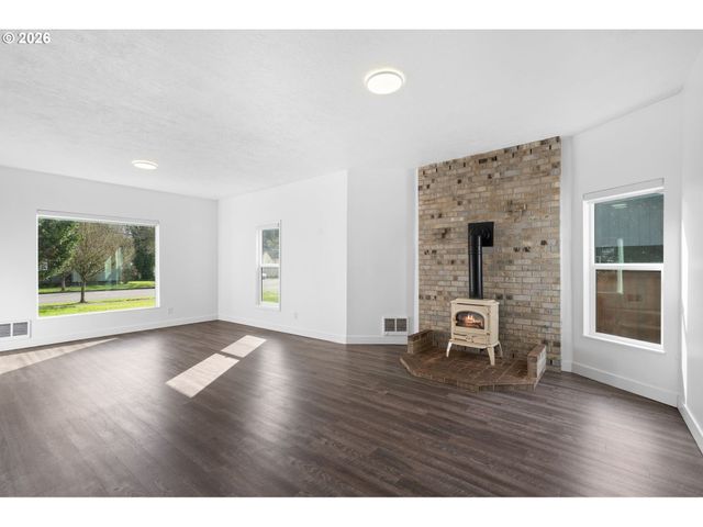 713 N MAIN Ave, Ridgefield, WA 98642