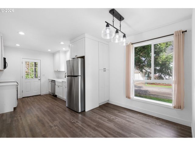 713 N MAIN Ave, Ridgefield, WA 98642