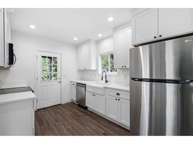 713 N MAIN Ave, Ridgefield, WA 98642