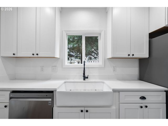 713 N MAIN Ave, Ridgefield, WA 98642