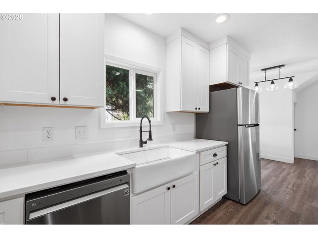 713 N MAIN Ave, Ridgefield, WA 98642