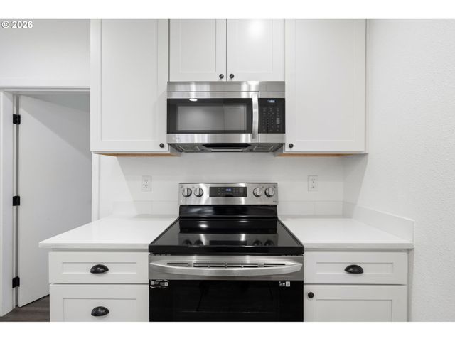 713 N MAIN Ave, Ridgefield, WA 98642