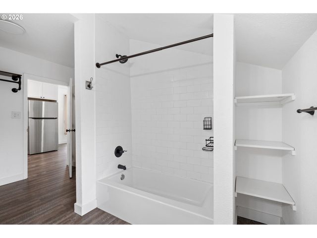 713 N MAIN Ave, Ridgefield, WA 98642