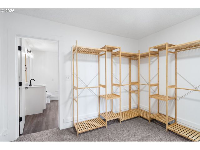 713 N MAIN Ave, Ridgefield, WA 98642