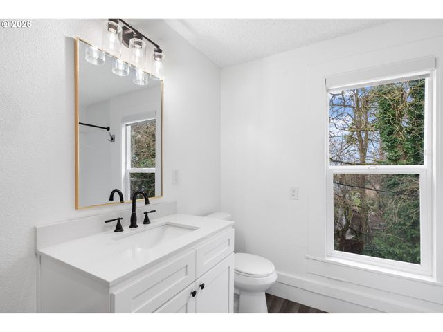 713 N MAIN Ave, Ridgefield, WA 98642