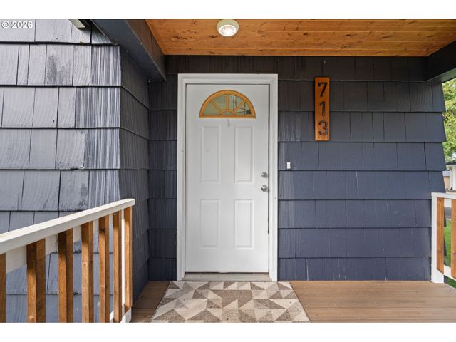 713 N MAIN Ave, Ridgefield, WA 98642