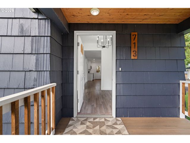 713 N MAIN Ave, Ridgefield, WA 98642