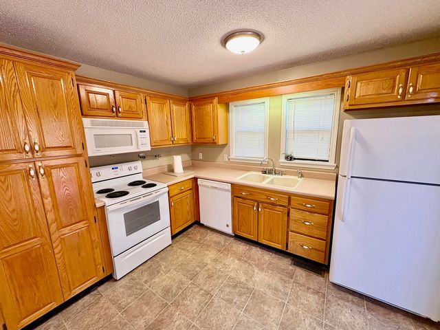 406 Hollywood Drive, Rossville, GA 30741