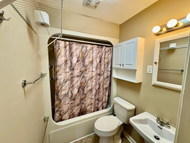 406 Hollywood Drive, Rossville, GA 30741