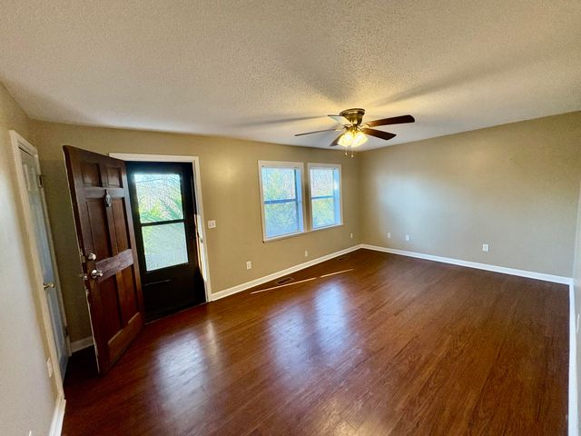 406 Hollywood Drive, Rossville, GA 30741