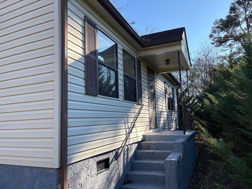 406 Hollywood Drive, Rossville, GA 30741