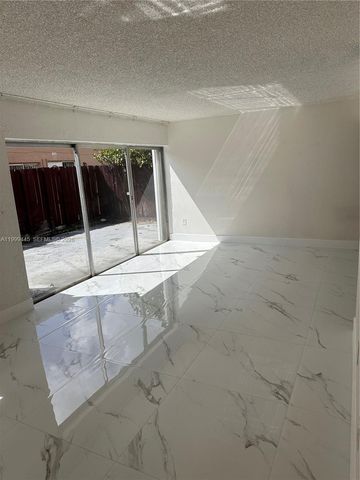 8440 SW 154th Cir Ct 302, Miami, FL 33193