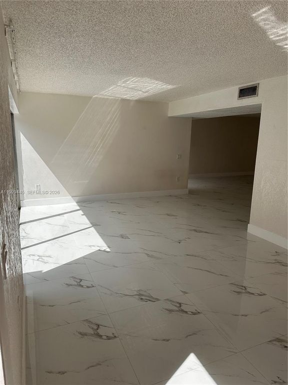 8440 SW 154th Cir Ct 302, Miami, FL 33193