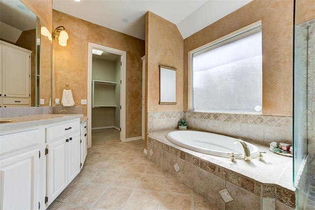 13920 Plantation Way, Edmond, OK 73013