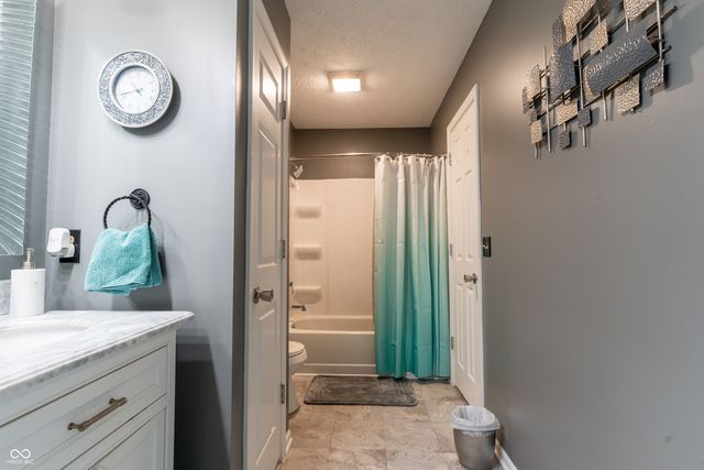 7508 Farm View Cir W, Indianapolis, IN 46256