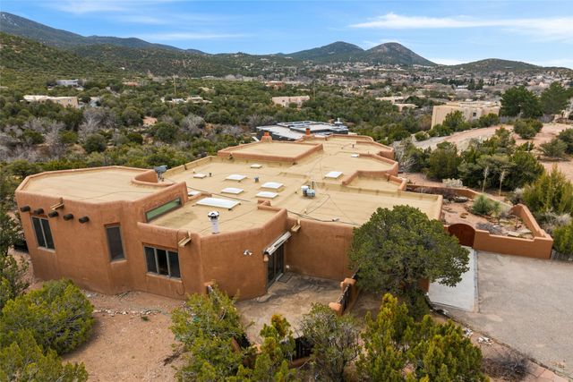 701 Gonzales Road, Santa Fe, NM 87501