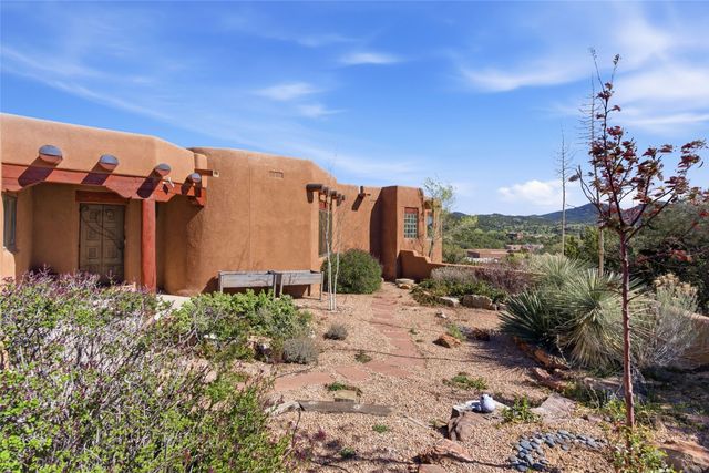701 Gonzales Road, Santa Fe, NM 87501