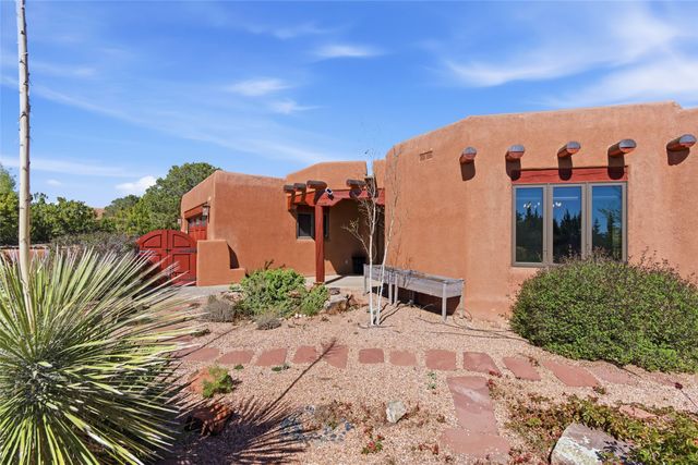 701 Gonzales Road, Santa Fe, NM 87501