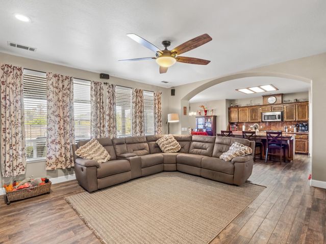 4644 N Smyrna Avenue, Sanger, CA 93657