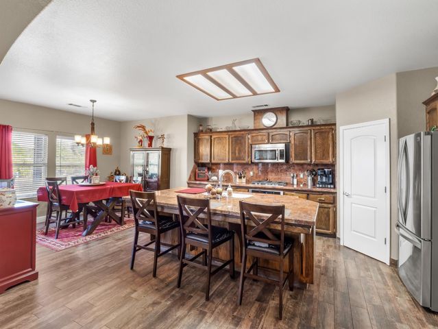 4644 N Smyrna Avenue, Sanger, CA 93657