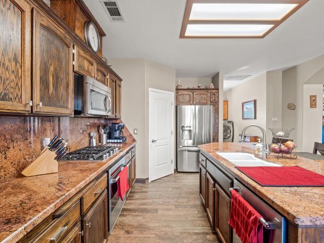 4644 N Smyrna Avenue, Sanger, CA 93657