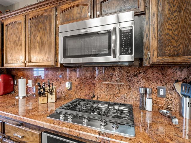 4644 N Smyrna Avenue, Sanger, CA 93657