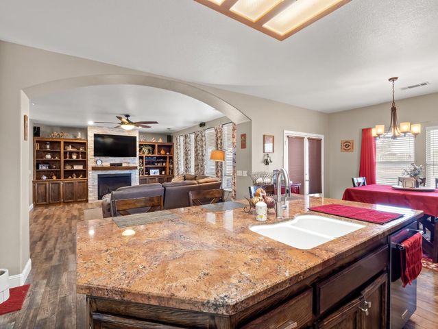 4644 N Smyrna Avenue, Sanger, CA 93657