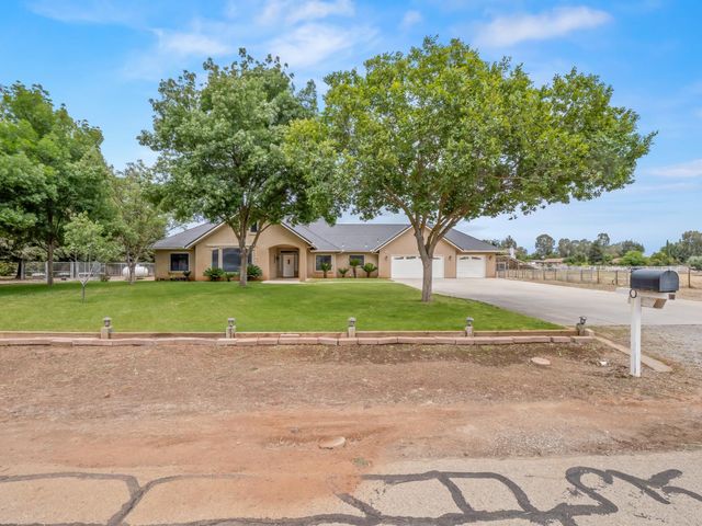 4644 N Smyrna Avenue, Sanger, CA 93657