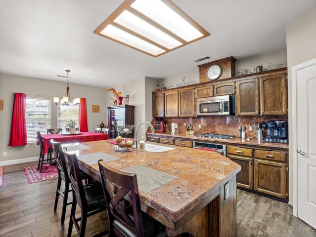 4644 N Smyrna Avenue, Sanger, CA 93657