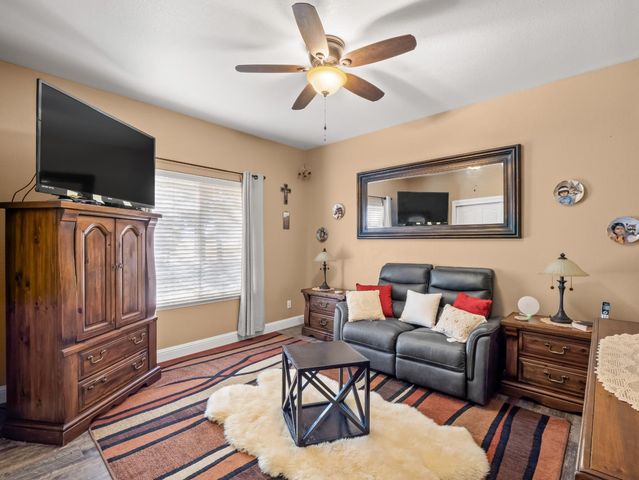 4644 N Smyrna Avenue, Sanger, CA 93657