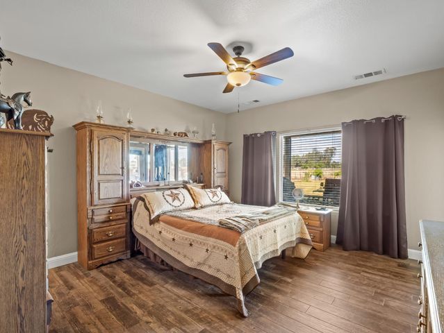 4644 N Smyrna Avenue, Sanger, CA 93657