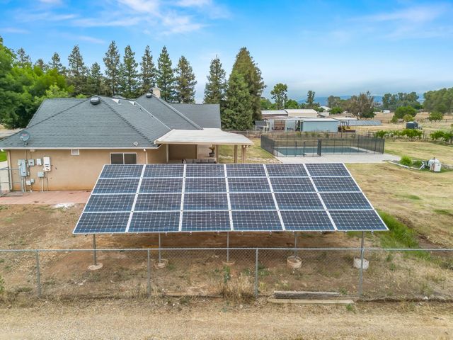 4644 N Smyrna Avenue, Sanger, CA 93657