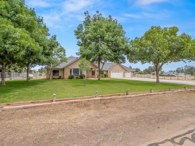 4644 N Smyrna Avenue, Sanger, CA 93657