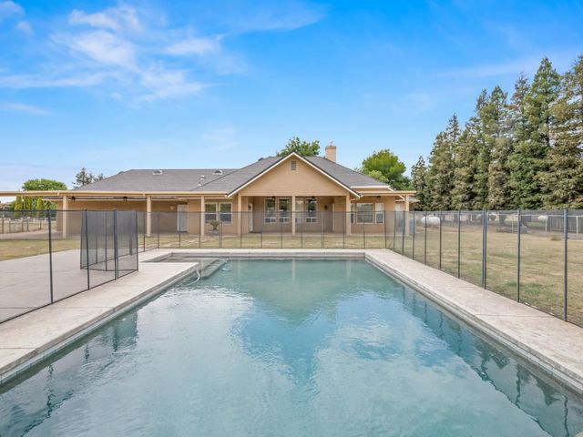 4644 N Smyrna Avenue, Sanger, CA 93657