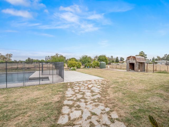 4644 N Smyrna Avenue, Sanger, CA 93657