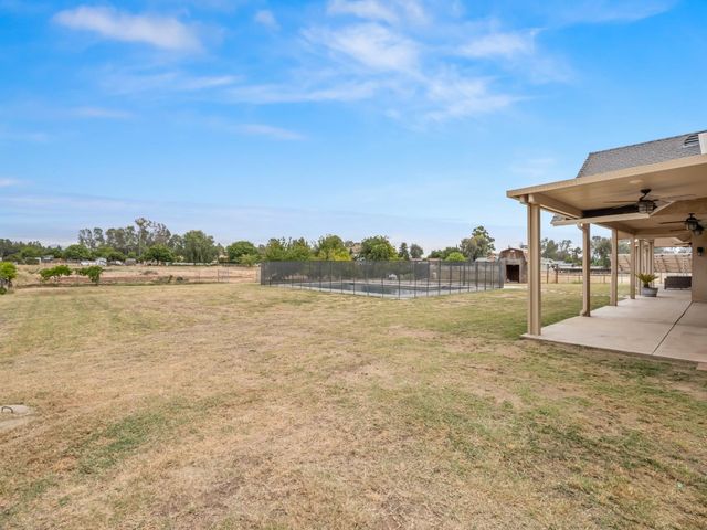 4644 N Smyrna Avenue, Sanger, CA 93657