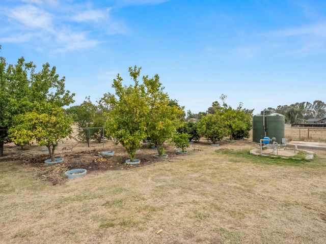 4644 N Smyrna Avenue, Sanger, CA 93657