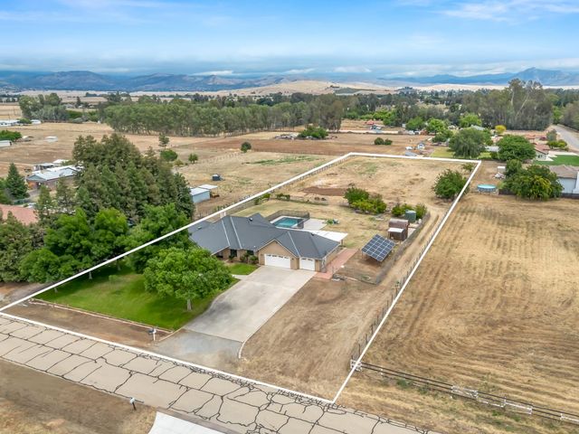 4644 N Smyrna Avenue, Sanger, CA 93657