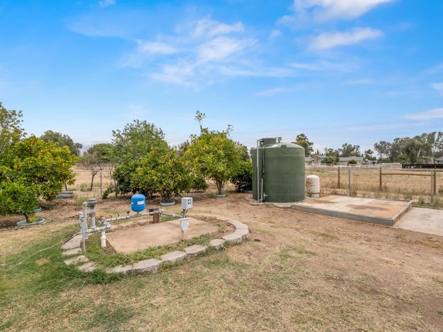 4644 N Smyrna Avenue, Sanger, CA 93657