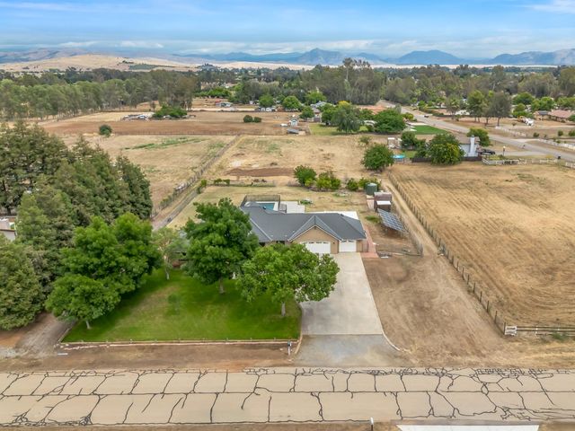 4644 N Smyrna Avenue, Sanger, CA 93657