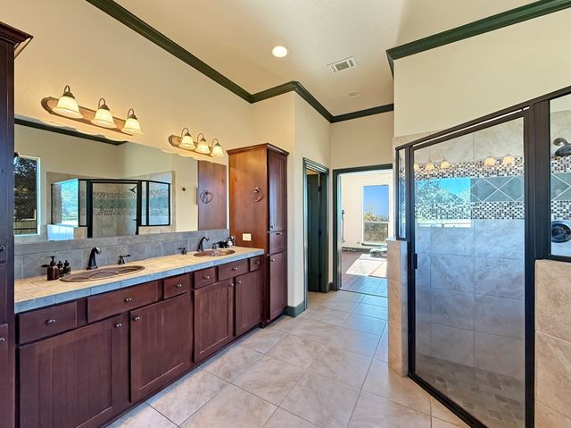 425 Youngblood Trail, Mountain Home, TX 78058